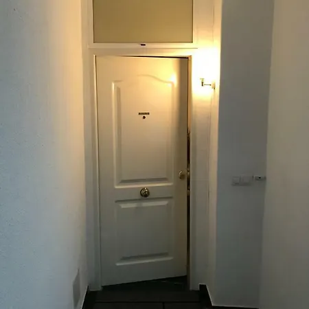 Superior With Balcony 아파트 *